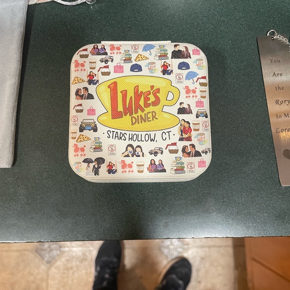 Gilmore Girl Engraved Silver Heart Bookmarks & Jewerly Box & 7 GG charm bracelet - Picture 10 of 16